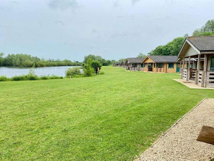 Lilly Lodge, Lake Pochard Саут-Керні Екстер'єр фото